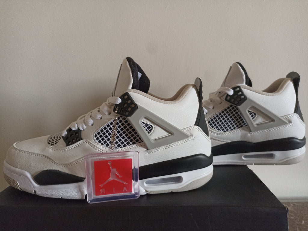 Air Jordan 4 Retro "Military Black