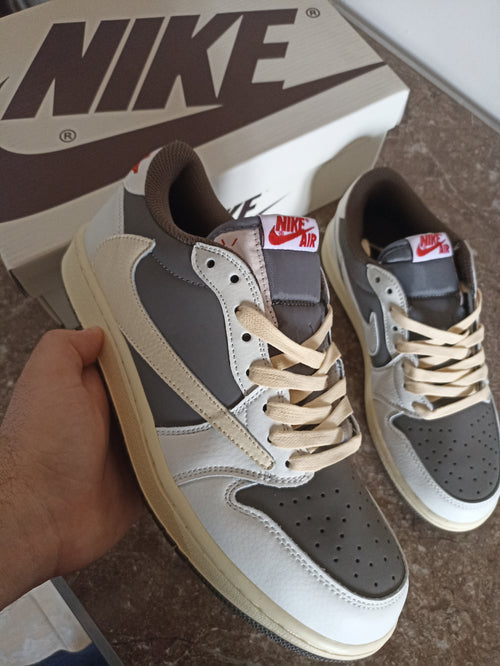 Air Jordan 1 Low OG x Travis Scott "Reverse Mocha