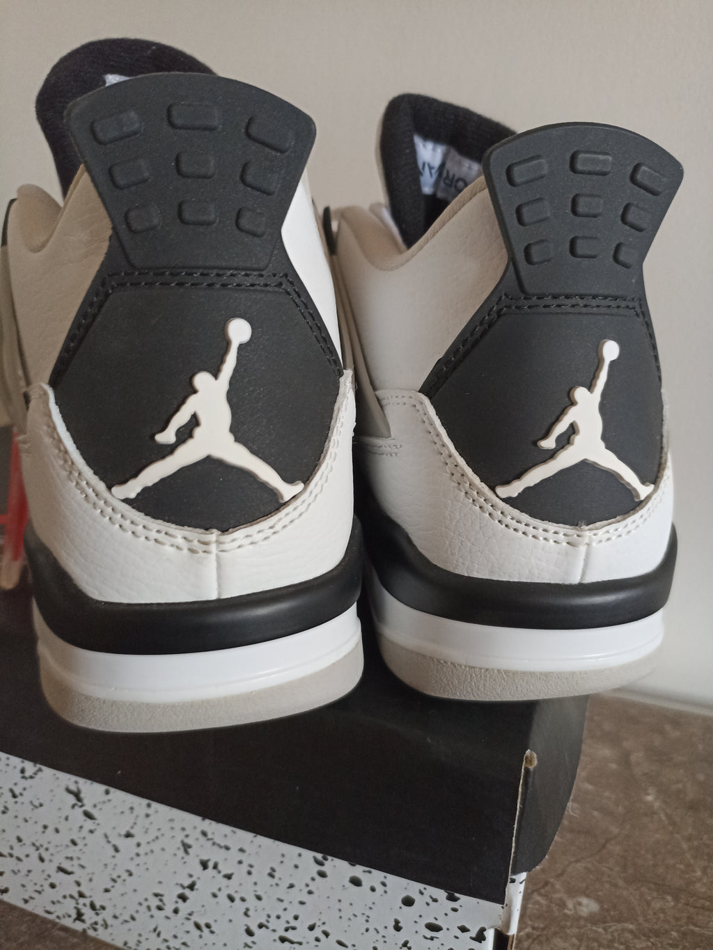 Air Jordan 4 Retro "Military Black